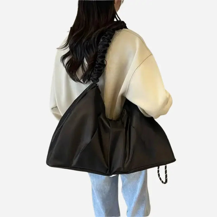 Bolsa-Feminina-Hobo-Gabrielle-Grande-Preta-lado-bolsa-hobo-preta-bolsa-hobo-grande