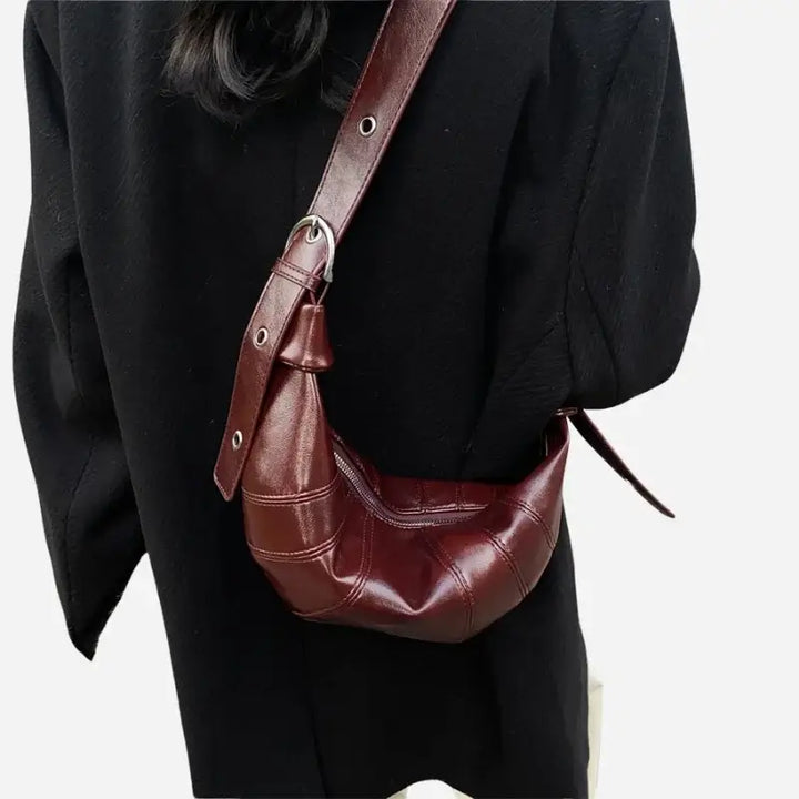 Bolsa-Feminina-Pequena-Hobo-Romina-Borgonha-Lado-bolsa-hobo-pequena-bolsa-hobo-preta-bolsa-hobo-de-couro