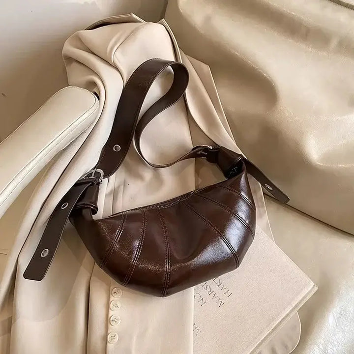 Bolsa-Feminina-Pequena-Hobo-Romina-Cafe-bolsa-hobo-transversal-bolsa-hobo-pequena-bolsa-hobo-preta-bolsa-hobo-de-couro