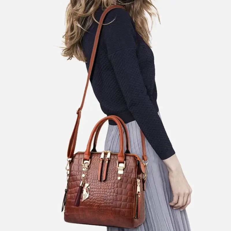 Bolsa-Feminina-Pequena-de-Couro-Lisette-Vermelho-Modelo-bolsa-feminina-promoção-bolsa-de-couro-feminina-bolsa-tiracolo-bolsa-tiracolo-feminino-bolsa-tiracolo-feminina-bolsa-de-couro-feminina-grande-Transversal