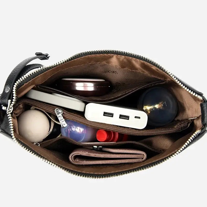 Bolsa-Feminina-Transversal-Hobo-Adele-Modelo-Preto-Couro-aberta-bolsa-hobo-pequena-bolsa-hobo-preta-bolsa-hobo-couro