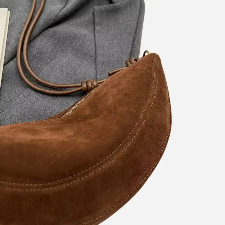 Bolsa-Feminina-Trasnsversal-Hobo-Aurora-Cafe-Detalhes-bolsa-hobo-pequena-bolsa-hobo-preta-bolsa-hobo-couro