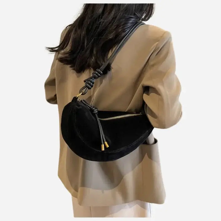 Bolsa-Feminina-Trasnsversal-Hobo-Aurora-Preta-Versatil-lado-Modelo-com-Alça-Longa-bolsa-hobo-pequena-bolsa-hobo-preta-bolsa-hobo-couro