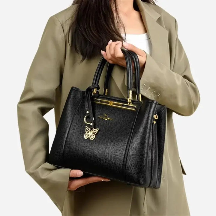 Bolsa-Feminina-de-Couro-Chiara-Preta-modelo-2-bolsa-feminina-promoção-bolsa-de-couro-feminina-bolsa-tiracolo-bolsa-tiracolo-feminino-bolsa-tiracolo-feminina-bolsa-de-couro-feminina-grande-bolsa-tranversal