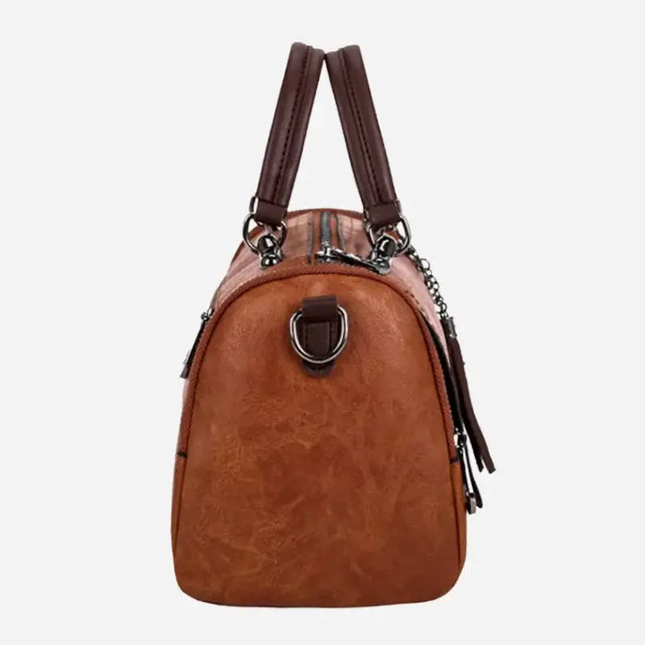 Bolsa-Feminina-de-Couro-Grande-Clarice-Marrom-Lateral-bolsa-feminina-promoção-bolsa-de-couro-feminina-bolsa-tiracolo-bolsa-tiracolo-feminino-bolsa-tiracolo-feminina-bolsa-de-couro-feminina-grande-bolsa-transversal-bolsa-tircolo-bolsa-de-mao