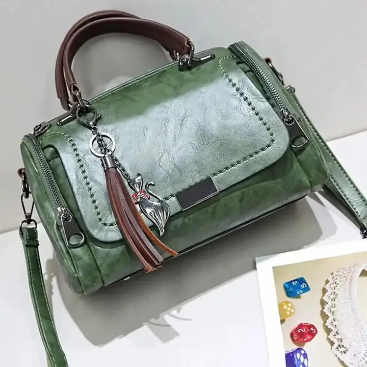 Bolsa-Feminina-de-Couro-Grande-Clarice-Verde-Inclinado-bolsa-feminina-promoção-bolsa-de-couro-feminina-bolsa-tiracolo-bolsa-tiracolo-feminino-bolsa-tiracolo-feminina-bolsa-de-couro-feminina-grande-bolsa-transversal-bolsa-tircolo-bolsa-de-mao