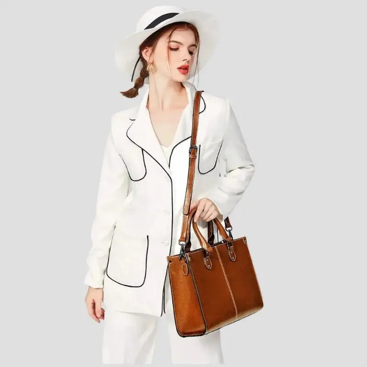 Bolsa-Feminina-de-Couro-Grande-Eloa-Marrom-Modelo-bolsa-feminina-promoção-bolsa-de-couro-feminina-bolsa-tiracolo-bolsa-tiracolo-feminino-bolsa-tiracolo-feminina-bolsa-de-couro-feminina-grande-bolsa-transversal	