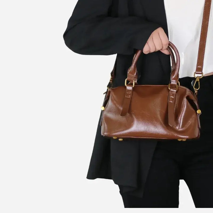 Bolsa-Feminina-de-Couro-Marrom-Annelise-Modelo-3-bolsa-feminina-promoção-bolsa-de-couro-feminina-bolsa-tiracolo-bolsa-tiracolo-feminino-bolsa-tiracolo-feminina-bolsa-de-couro-feminina-grande-Bolsa-transversal-Bolsa-de-mao