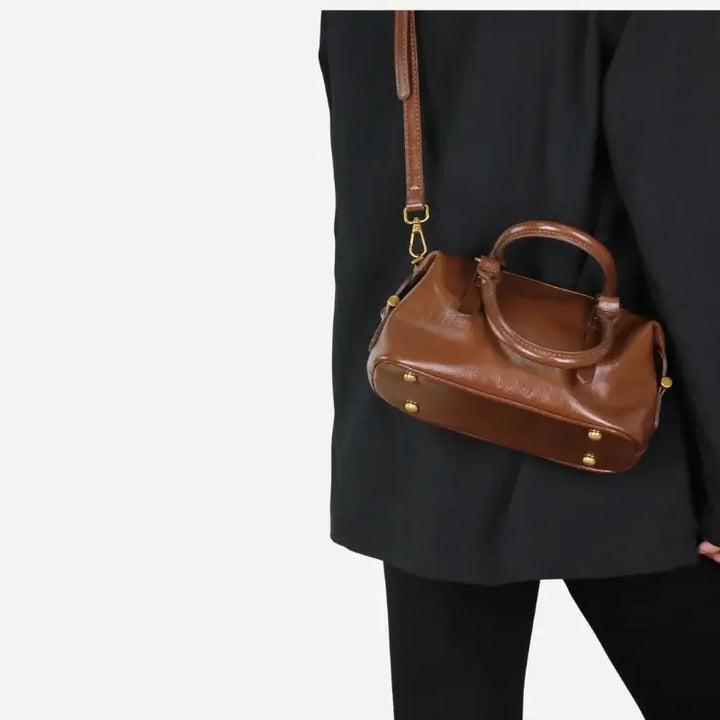 Bolsa-Feminina-de-Couro-Marrom-Annelise-Modelo-4-bolsa-feminina-promoção-bolsa-de-couro-feminina-bolsa-tiracolo-bolsa-tiracolo-feminino-bolsa-tiracolo-feminina-bolsa-de-couro-feminina-grande-Bolsa-transversal-Bolsa-de-mao
