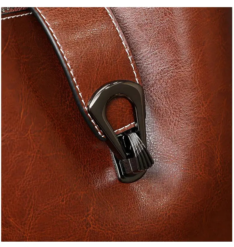 Bolsa-Feminina-de-Couro-Tiracolo-Yasmin-=Vermelho-Detalhes-bolsa-feminina-promoção-bolsa-de-couro-feminina-bolsa-tiracolo-bolsa-tiracolo-feminino-bolsa-tiracolo-feminina		