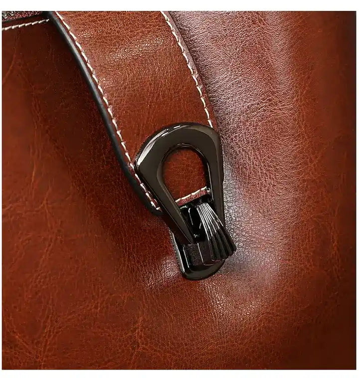 Bolsa-Feminina-de-Couro-Tiracolo-Yasmin-Vermelho-Detalhes-bolsa-feminina-promoção-bolsa-de-couro-feminina-bolsa-tiracolo-bolsa-tiracolo-feminino-bolsa-tiracolo-feminina