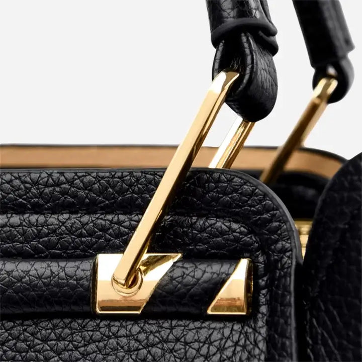 Bolsa-Feminina-de-Couro-Tote-Sophie-Preta-Alca-Dourada-bolsa-feminina-promoção-bolsa-de-couro-feminina-bolsa-tiracolo-bolsa-tiracolo-feminino-bolsa-tiracolo-feminina-bolsa-de-couro-feminina-grande-bolsa-tranversal