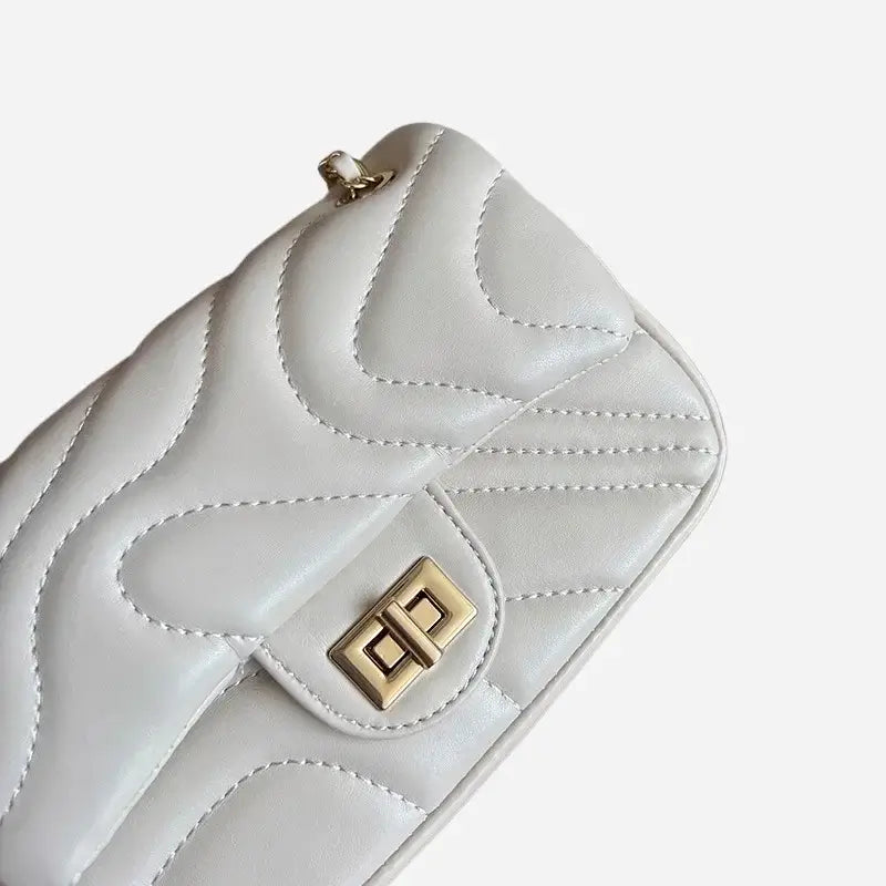 Bolsa-Tiracolo-Feminina-Mika-Branca-Modelo-Frente-bolsa-tiracolo-pequena-bolsa-feminina-promoção-bolsa-de-couro-feminina-bolsa-tiracolo-bolsa-tiracolo-feminino-bolsa-tiracolo-feminina-bolsa-tiracolo-schutz