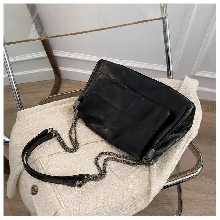 Bolsa-Tiracolo-Feminina-Preta-Isadora-Preta-Deitada-bolsa-tiracolo-pequena-bolsa-feminina-promoção-bolsa-de-couro-feminina-bolsa-tiracolo-bolsa-tiracolo-feminino-bolsa-tiracolo-feminina-bolsa-tiracolo-schutz
