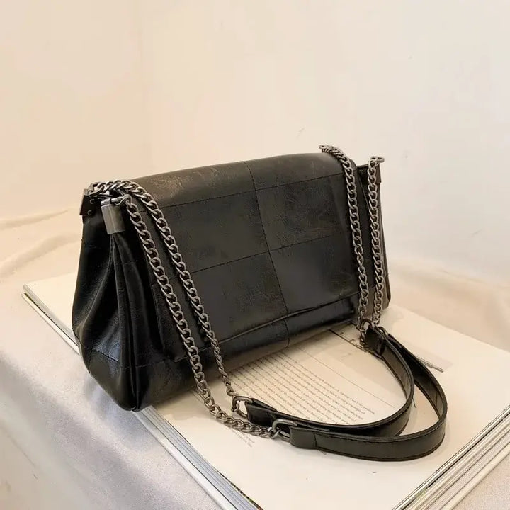 Bolsa-Tiracolo-Feminina-Preta-Isadora-Preta-Lado-bolsa-tiracolo-pequena-bolsa-feminina-promoção-bolsa-de-couro-feminina-bolsa-tiracolo-bolsa-tiracolo-feminino-bolsa-tiracolo-feminina-bolsa-tiracolo-schutz