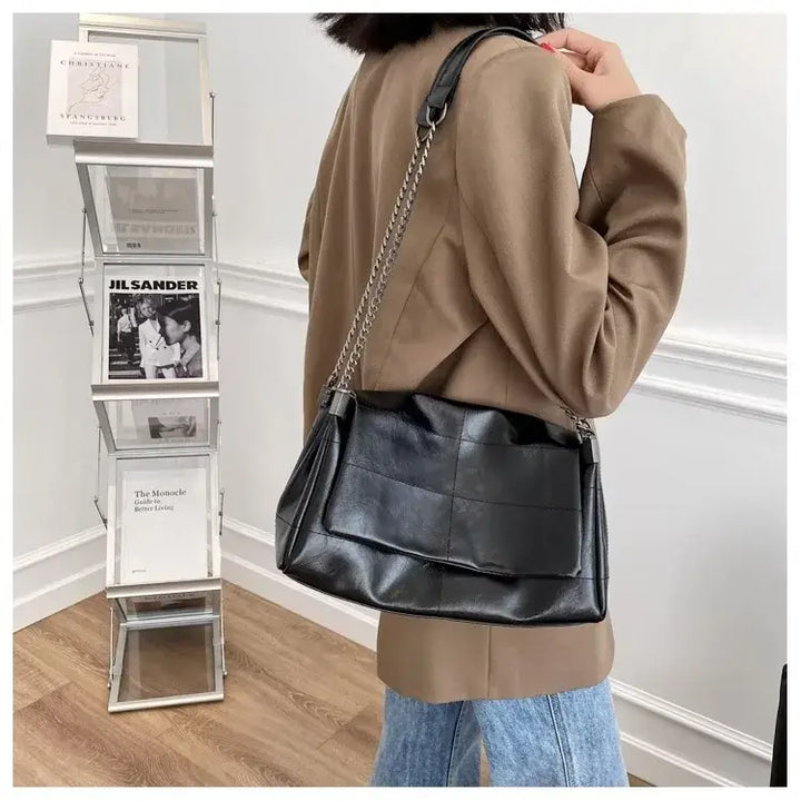 Bolsa-Tiracolo-Feminina-Preta-Isadora-Preta-Modelo-2-bolsa-tiracolo-pequena-bolsa-feminina-promoção-bolsa-de-couro-feminina-bolsa-tiracolo-bolsa-tiracolo-feminino-bolsa-tiracolo-feminina-bolsa-tiracolo-schutz