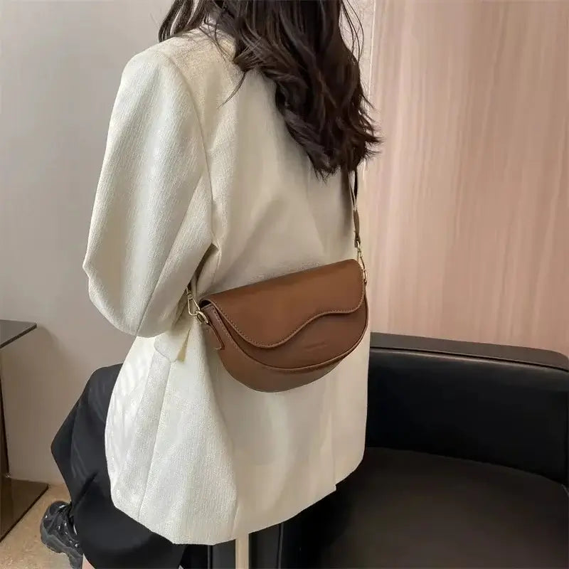 Bolsa-Tiracolo-Feminina-Seren-Caqui-Modelo-bolsa-tiracolo-pequena-bolsa-feminina-promoção-bolsa-de-couro-feminina-bolsa-tiracolo-bolsa-tiracolo-feminino-bolsa-tiracolo-feminina-bolsa-tiracolo-schutz