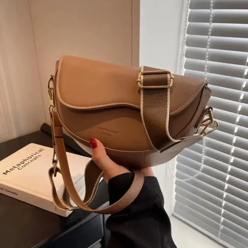 Bolsa-Tiracolo-Feminina-Seren-Caqui-bolsa-tiracolo-pequena-bolsa-feminina-promoção-bolsa-de-couro-feminina-bolsa-tiracolo-bolsa-tiracolo-feminino-bolsa-tiracolo-feminina-bolsa-tiracolo-schutz