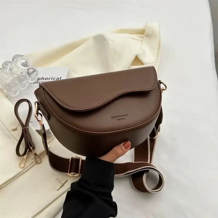 Bolsa-Tiracolo-Feminina-Seren-Chocolate-bolsa-tiracolo-pequena-bolsa-feminina-promoção-bolsa-de-couro-feminina-bolsa-tiracolo-bolsa-tiracolo-feminino-bolsa-tiracolo-feminina-bolsa-tiracolo-schutz