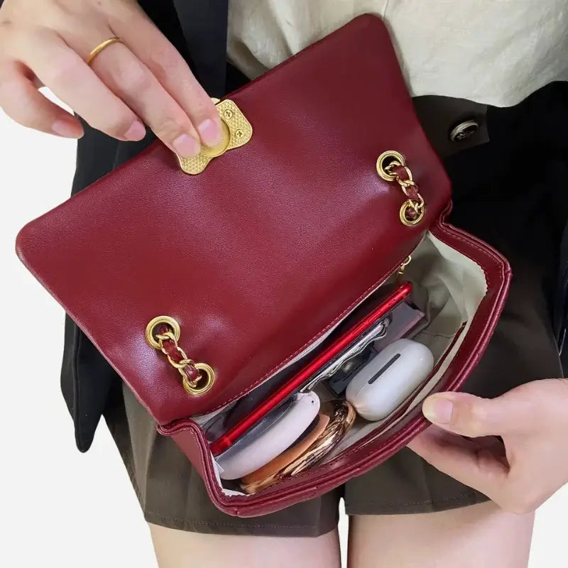 Bolsa-Tiracolo-Feminina-Sofia-Vermelha-Aberta-bolsa-tiracolo-pequena-bolsa-feminina-promoção-bolsa-de-couro-feminina-bolsa-tiracolo-bolsa-tiracolo-feminino-bolsa-tiracolo-feminina-bolsa-tiracolo-schutz
