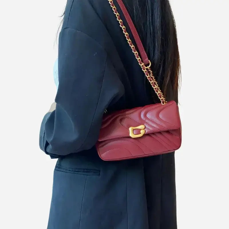 Bolsa-Tiracolo-Feminina-Sofia-Vermelha-Modelo-Lado-bolsa-tiracolo-pequena-bolsa-feminina-promoção-bolsa-de-couro-feminina-bolsa-tiracolo-bolsa-tiracolo-feminino-bolsa-tiracolo-feminina-bolsa-tiracolo-schutz