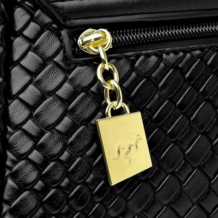 Bolsa-Tiracolo-Feminina-de-Couro-Celina-Preta-Ziper-bolsa-tiracolo-pequena-bolsa-feminina-promoção-bolsa-de-couro-feminina-bolsa-tiracolo-bolsa-tiracolo-feminino-bolsa-tiracolo-feminina-bolsa-tiracolo-schutz