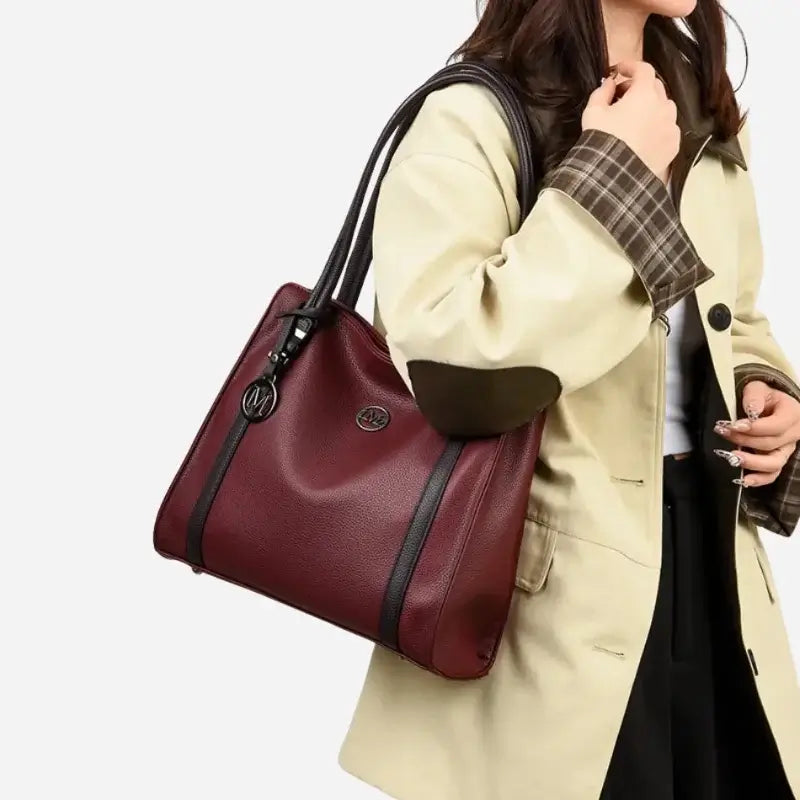 Bolsa-Tote-Feminina-Allegra-Borgonha-Modelo-Lado-Ombro-bolsa-feminina-promoção-bolsa-de-couro-feminina-bolsa-bolsa-de-couro-feminina-grande-bolsa-tote-bolsa-tote-grande-bolsa-tote-bag-bolsa-tote-schutz-bolsa-tote-couro