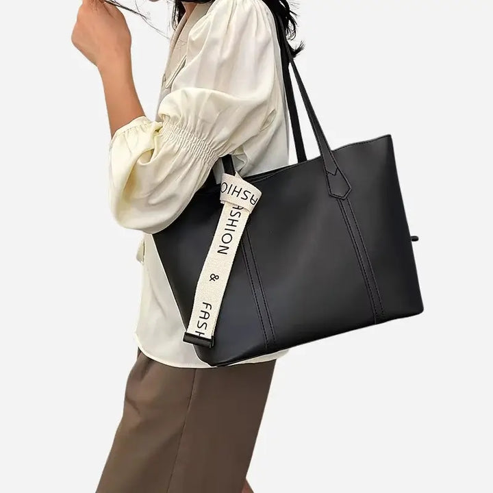 Bolsa-Tote-Feminina-Amora-Preta-Modelo-Lado-bolsa-feminina-promoção-bolsa-de-couro-feminina-bolsa-bolsa-de-couro-feminina-grande-bolsa-tote-bolsa-tote-grande-bolsa-tote-bag-bolsa-tote-schutz-bolsa-tote-couro