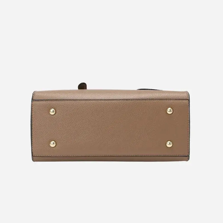 Bolsa-Tote-Feminina-Transversal-Melissa-Marrom-Fundo-bolsa-feminina-promoção-bolsa-de-couro-feminina-bolsa-bolsa-de-couro-feminina-grande-bolsa-tote-bolsa-tote-grande-bolsa-tote-bag-bolsa-tote-schutz-bolsa-tote-couro-bolsa-transversal-bolsa-transversal-feminina	