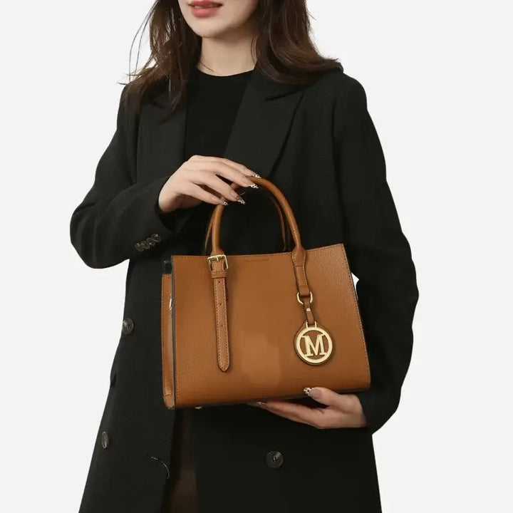 Bolsa-Tote-Feminina-Transversal-Melissa-Marrom-Modelo-bolsa-feminina-promoção-bolsa-de-couro-feminina-bolsa-bolsa-de-couro-feminina-grande-bolsa-tote-bolsa-tote-grande-bolsa-tote-bag-bolsa-tote-schutz-bolsa-tote-couro-bolsa-transversal-bolsa-transversal-feminina	