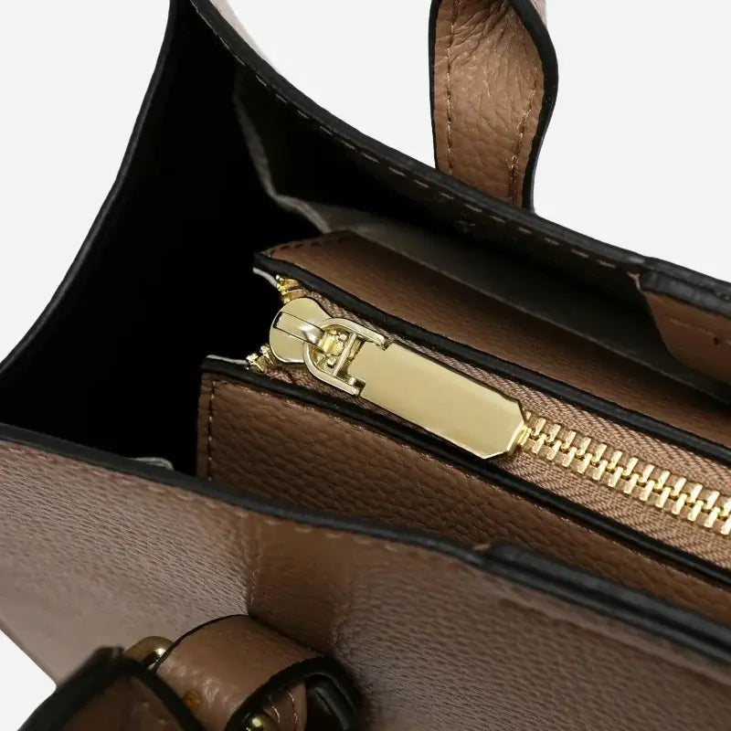 Bolsa-Tote-Feminina-Transversal-Melissa-Marrom-Ziper-bolsa-feminina-promoção-bolsa-de-couro-feminina-bolsa-bolsa-de-couro-feminina-grande-bolsa-tote-bolsa-tote-grande-bolsa-tote-bag-bolsa-tote-schutz-bolsa-tote-couro-bolsa-transversal-bolsa-transversal-feminina