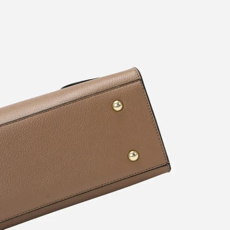 Bolsa-Tote-Feminina-Transversal-Melissa-Marrom-Fundo-bolsa-feminina-promoção-bolsa-de-couro-feminina-bolsa-bolsa-de-couro-feminina-grande-bolsa-tote-bolsa-tote-grande-bolsa-tote-bag-bolsa-tote-schutz-bolsa-tote-couro-bolsa-transversal-bolsa-transversal-feminina	