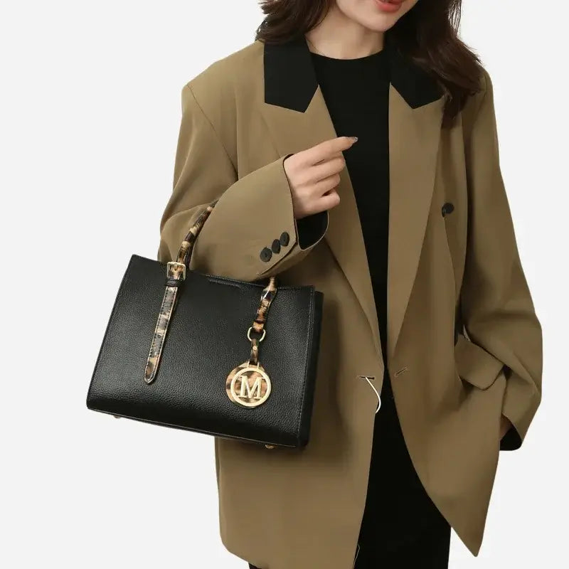 Bolsa-Tote-Feminina-Transversal-Melissa-Preta-Mdelo-bolsa-feminina-promoção-bolsa-de-couro-feminina-bolsa-bolsa-de-couro-feminina-grande-bolsa-tote-bolsa-tote-grande-bolsa-tote-bag-bolsa-tote-schutz-bolsa-tote-couro-bolsa-transversal-bolsa-transversal-feminina	