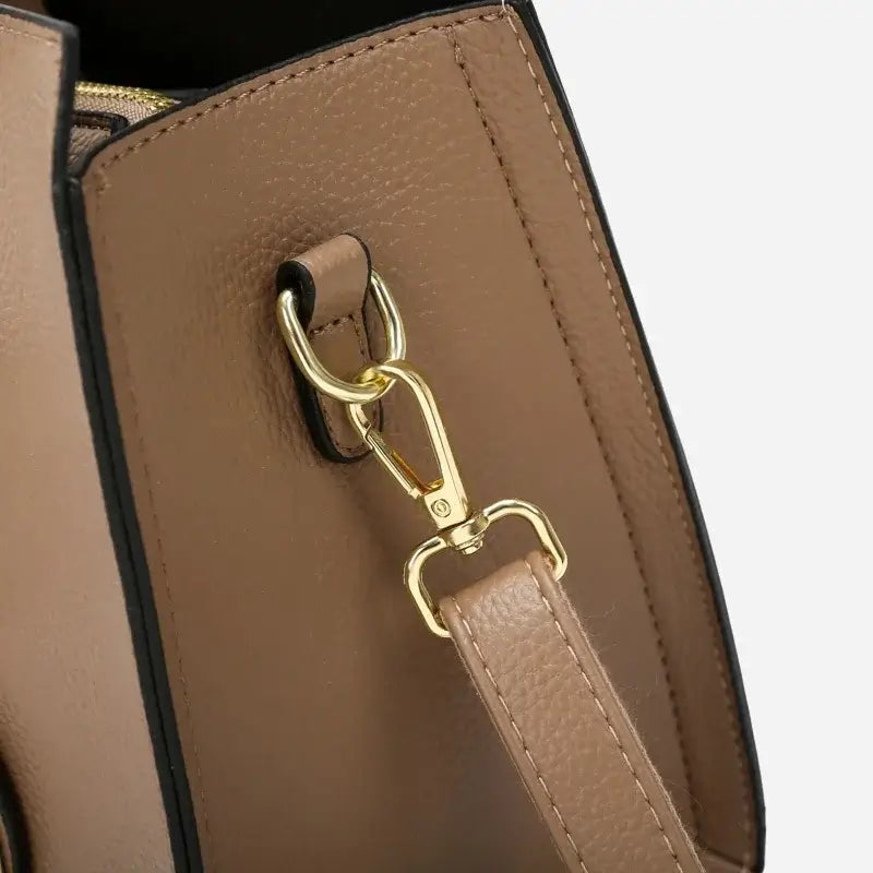 Bolsa-Tote-Feminina-Transversal-Melissa-Marom-Fivela-Dourada-bolsa-feminina-promoção-bolsa-de-couro-feminina-bolsa-bolsa-de-couro-feminina-grande-bolsa-tote-bolsa-tote-grande-bolsa-tote-bag-bolsa-tote-schutz-bolsa-tote-couro-bolsa-transversal-bolsa-transversal-feminina	