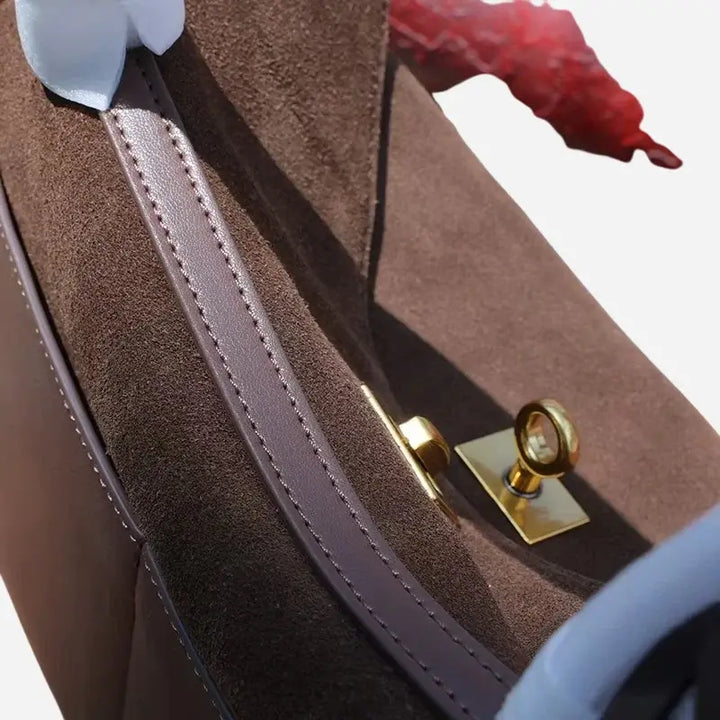 Bolsa-Tote-Feminina-de-Camurça-Felipa-Marrom-Detalhes-bolsa-feminina-promoção-bolsa-de-couro-feminina-bolsa-bolsa-de-couro-feminina-grande-bolsa-tote-bolsa-tote-grande-bolsa-tote-bag-bolsa-tote-schutz-bolsa-tote-couro