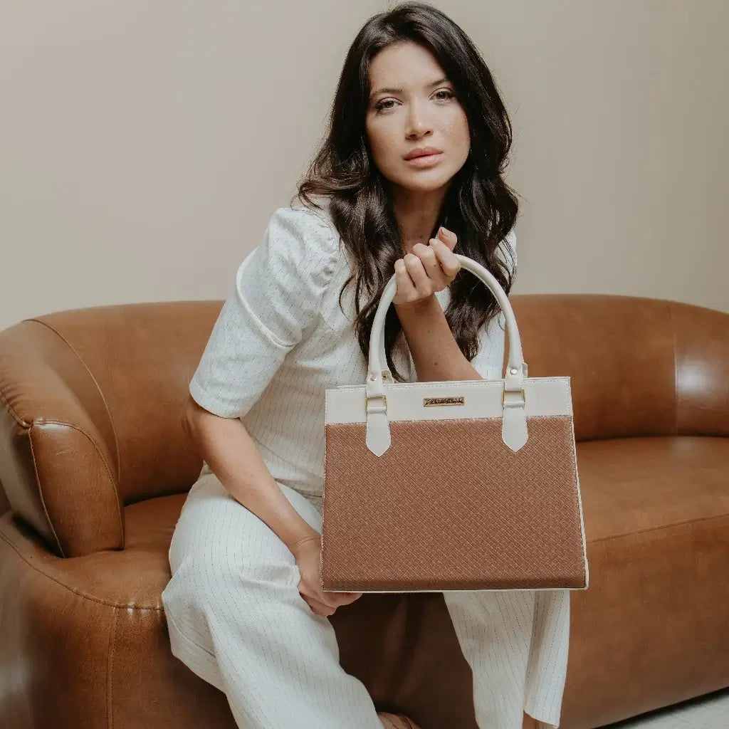 Bolsa-de-Mão-Feminina-Giulia-Marrom-Nude-bolsa-feminina-promoção-bolsa-de-couro-feminina-bolsa-tiracolo-bolsa-tiracolo-feminino-bolsa-tiracolo-feminina-bolsa-de-couro-feminina-bolsa-de-mao-bolsa de-mao-viagem-bolsa-de-mao-festa-bolsa-feminina-transversal-bolsa-grande-bolsa-grande-feminina		