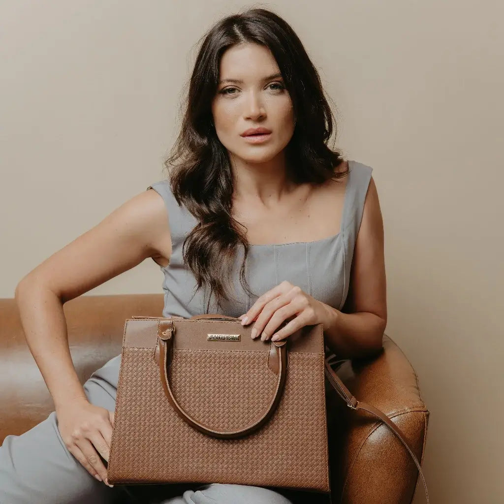 Bolsa-de-Mao-Feminina-Giulia-Marrom-bolsa-feminina-promoção-bolsa-de-couro-feminina-bolsa-tiracolo-bolsa-tiracolo-feminino-bolsa-tiracolo-feminina-bolsa-de-couro-feminina-bolsa-de-mao-bolsa de-mao-viagem-bolsa-de-mao-festa-bolsa-feminina-transversal-bolsa-grande-bolsa-grande-feminina		