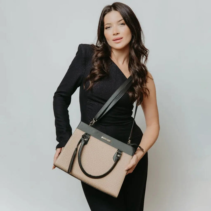 Bolsa-de-Mão-Feminina-Giulia-Preta-Nude-bolsa-feminina-promoção-bolsa-de-couro-feminina-bolsa-tiracolo-bolsa-tiracolo-feminino-bolsa-tiracolo-feminina-bolsa-de-couro-feminina-bolsa-de-mao-bolsa de-mao-viagem-bolsa-de-mao-festa-bolsa-feminina-transversal-bolsa-grande-bolsa-grande-feminina		