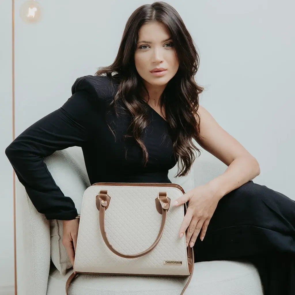 Bolsa-de-Mao-Feminina-Isabella-Modelo-Segurando-Cor-Nude-bolsa-feminina-promoção-bolsa-de-couro-feminina-bolsa-tiracolo-bolsa-tiracolo-feminino-bolsa-tiracolo-feminina-bolsa-de-couro-feminina-bolsa-de-mao-bolsa de-mao-viagem-bolsa-de-mao-festa-bolsa pequena-bolsa-pequena-feminino-bolsa-pequena-feminina-transversal-bolsa-grande-bolsa-grande-feminina		