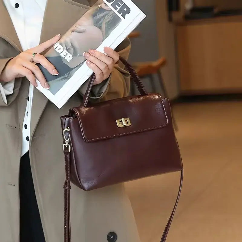Bolsa-de-Mao-Feminina-de-Couro-Malluo-Borgonha-Modelo-Na-Mao-bolsa-feminina-promoção-bolsa-de-couro-feminina-bolsa-tiracolo-bolsa-tiracolo-feminino-bolsa-tiracolo-feminina-bolsa-de-couro-feminina-bolsa-de-mao-bolsa de-mao-viagem-bolsa-de-mao-festa-bolsa pequena-bolsa-pequena-feminino-bolsa-pequena-feminina-transversal	
