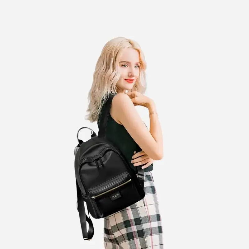 Mochila-Feminina-de-Couro-Elisa-Preta-Modelo-bolsa-mochila-feminina-bolsa-bolsa-feminina-pequena-bolsa-mochila-feminina-em-promoção-bolsa-mochila-feminina