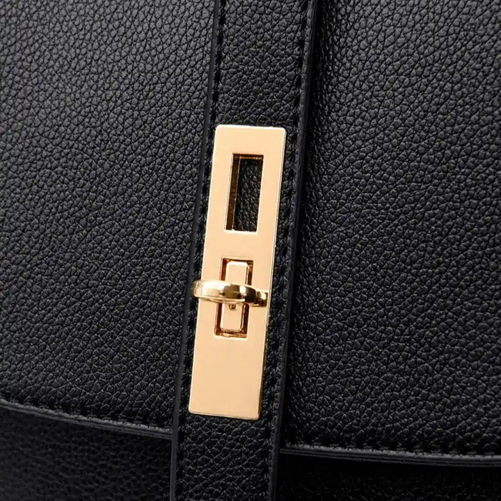 Mochila-Feminina-de-Couro-Michelle-Preta-Fechadura-zon-bolsa-mochila-feminina-bolsa-bolsa-mochila-feminina-bolsa-mochila-feminina-pequena-bolsa-mochila-feminina-em-promoção-bolsa-mochila-feminina
