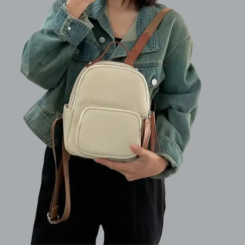 Mochila-Feminina-de-Couro-Noelle-Caqui-Modelo-3-bolsa-mochila-feminina-bolsa-mochila-feminina-couro-bolsa-mochila-feminina-de-couro-bolsa-mochila-feminina-pequena-bolsa-mochila-feminina-em-promoção-bolsa-mochila-feminina
