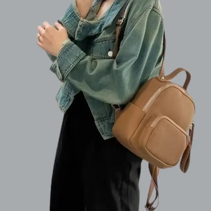 Mochila-Feminina-de-Couro-Noelle-Marrom-Modelo-bolsa-mochila-feminina-bolsa-mochila-feminina-couro-bolsa-mochila-feminina-de-couro-bolsa-mochila-feminina-pequena-bolsa-mochila-feminina-em-promoção-bolsa-mochila-feminina-preta