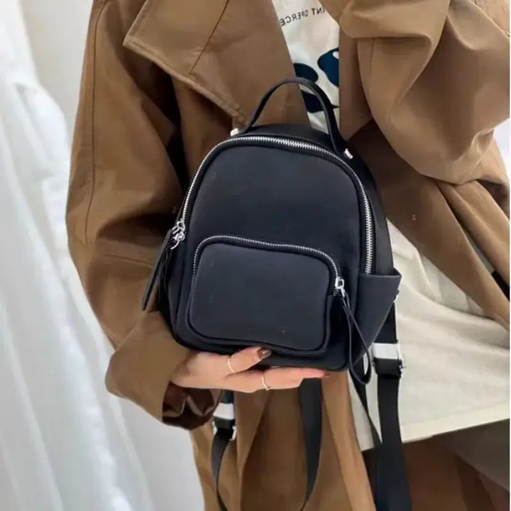 Mochila-Feminina-de-Couro-Noelle-Preta-Modelo-2-Preta-bolsa-mochila-feminina-bolsa-mochila-feminina-couro-bolsa-mochila-feminina-de-couro-bolsa-mochila-feminina-pequena-bolsa-mochila-feminina-em-promoção-bolsa-mochila-feminina-preta