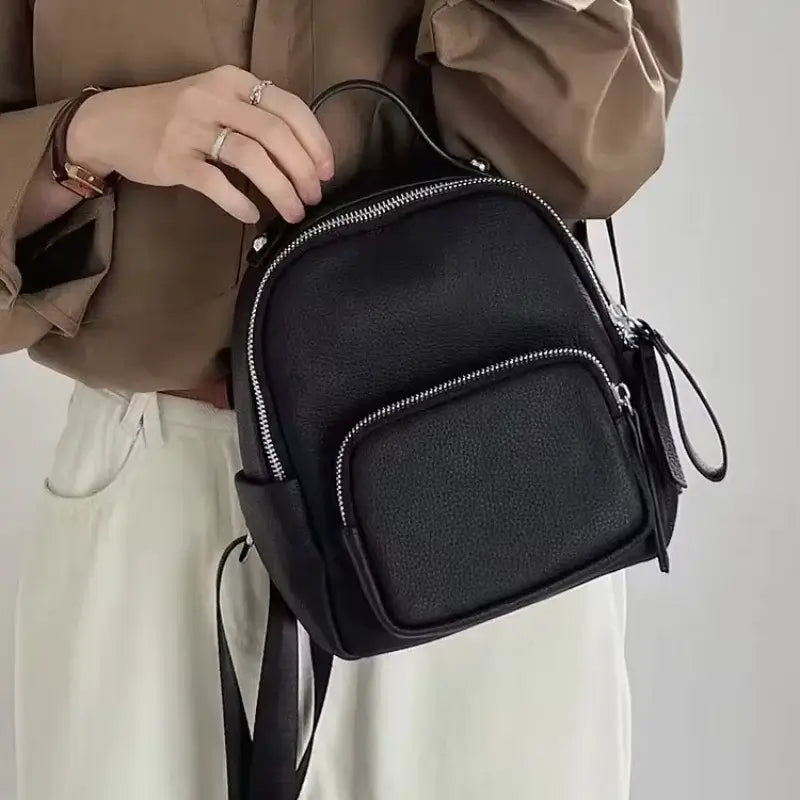 Mochila-Feminina-de-Couro-Noelle-Preta-Modelo-bolsa-mochila-feminina-bolsa-mochila-feminina-couro-bolsa-mochila-feminina-de-couro-bolsa-mochila-feminina-pequena-bolsa-mochila-feminina-em-promoção-bolsa-mochila-feminina-preta